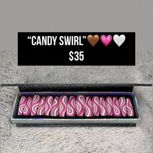 “Candy Swirl” 🤎💗🤍
$35/w sparkly magnetic box